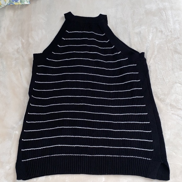 BUNDLE (2) Old Navy Women’s Sweater Tank Tops - Picture 3 of 7